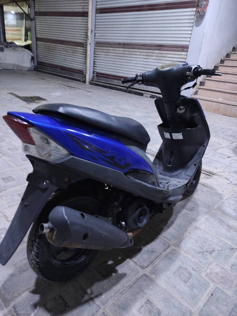 عدله للبيع او مراوس
نكره سلف وهندر
دراجه كامله
تايرات زوج جدد
قفل ستيرن وجنطه 
دراجه خرسه 
مبدل ولفات 
نقصه راجز سلف 
والباقي كله شغال
مال جناي
سعر600 وبيه مجال
مكان سماوه 
***********
