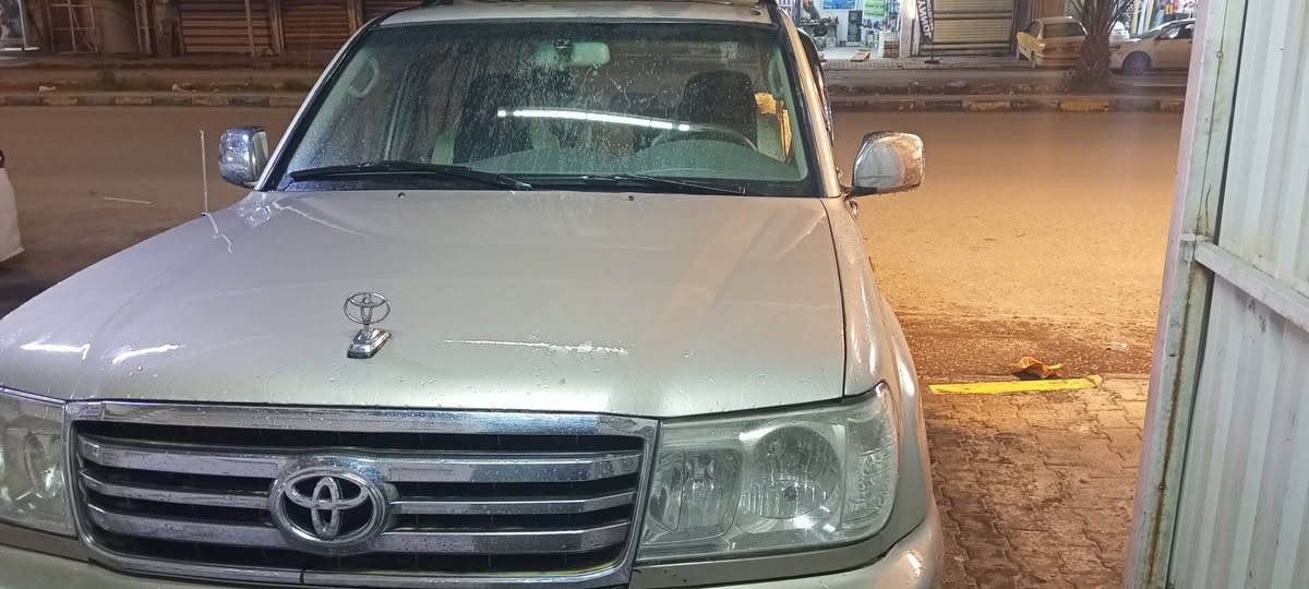 سلام عليكم لاندكروزر للبيع موديل 2003 بيع مستعجل سياره جاهزه وحلوه تخم تاير جديد باتري جديد سياره فول مواصفات كير ماكينه حداديه كله جديد سياره ما عايزها اي شيء بيع مستعجل سعر 118 وبيها مجال رقم مو الاستفسار *********** رقم سياره بغداد لون شباني
