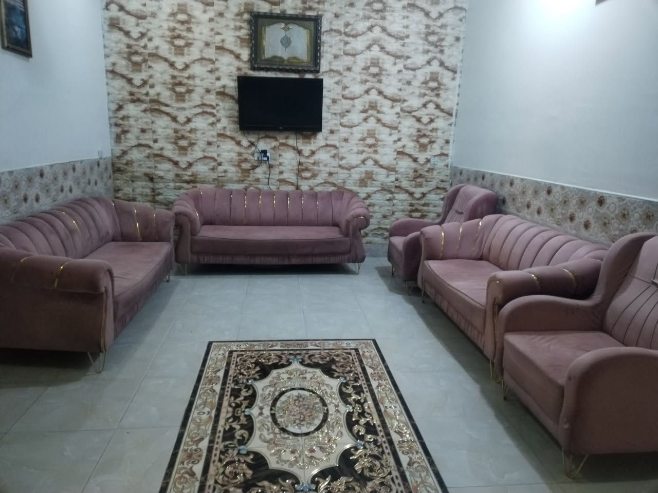 اسلام عليكم تخم عدد ست قطع سعره 300 وبيه مجال مكان كربلاء حي الوفاء ***********
