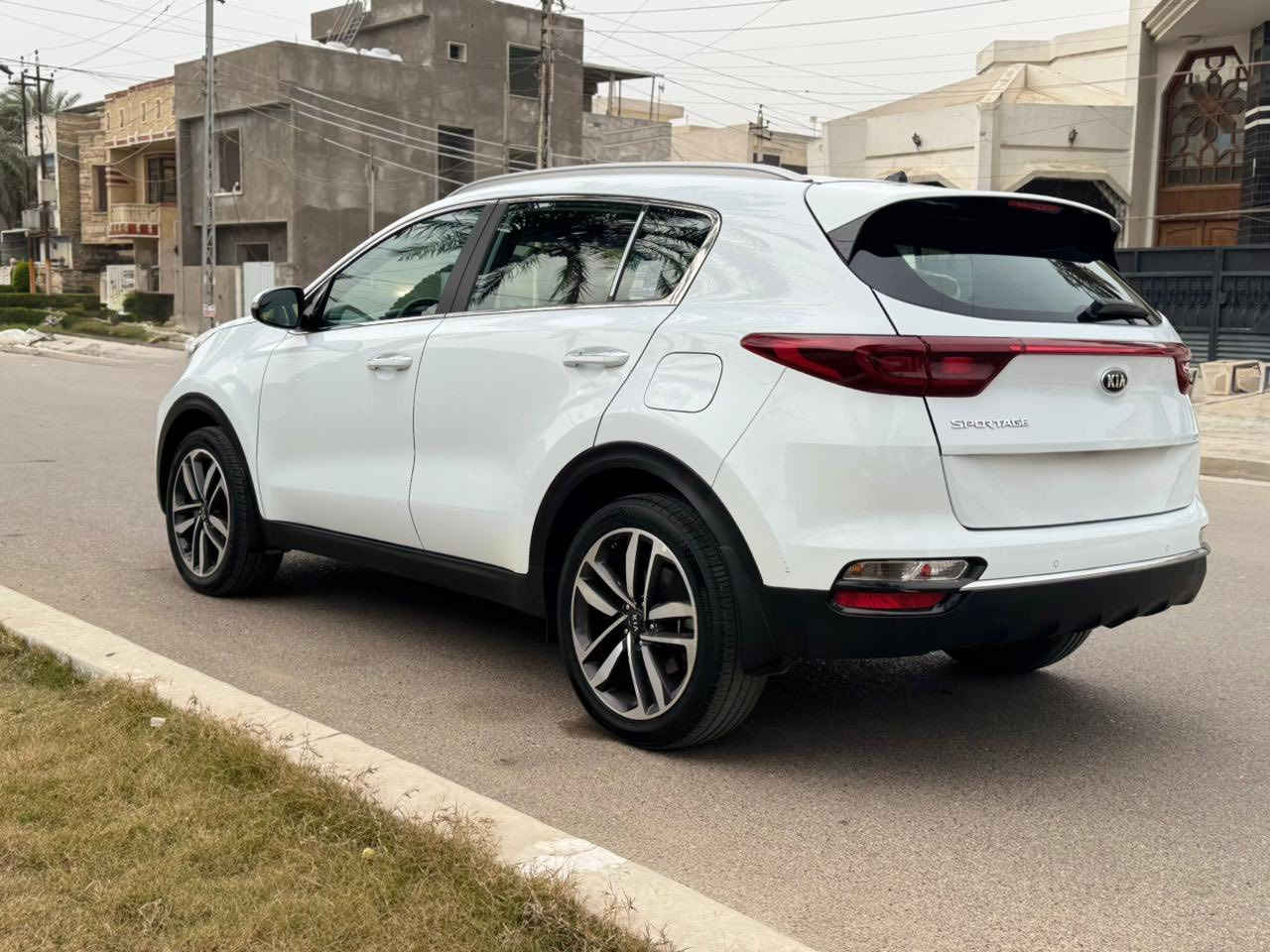 السلام عليكم
سبورتج موديل ٢٠٢٠ خليجي رقم بغداد الجديد ماشيه ٣٦ الف حقيقي عل الفحص مكفوله السياره فقط شخط صغير كد  اصبع السياره جديده وعل ايدنه من الصفر كير محرك صدر كله عل الشركه سويجات وكتلوكات كله ممستعمله وترايه كأنما زيرو مواصفات حساسات ومري كهرباء وتحكمات جهتين وآوامر صوتيه انضمه قياده ايكو ونورمل وسبورت ومحرك ٢٠٠٠ وتبريد امامي وخلفي واشاير بالمري ومري طي السياره جديده بمعنه الكلمه مكانه السيديه سعره ٢١٨ تلفون ***********
