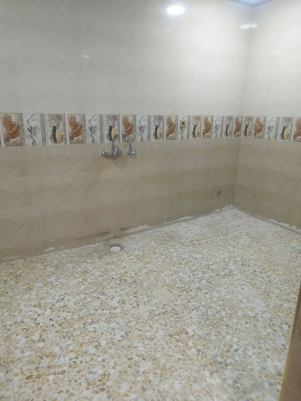 للايجار... للايجار
دار ١٥٠ م طابق واحد في مزارع حي الحدباء يتكون من غرفة استقبال و غرفتين نوم ومطبخ وصحيات وكراج
للاستفسار على الارقاَم
*********** واتساب
***********
الامتنان للعقار
