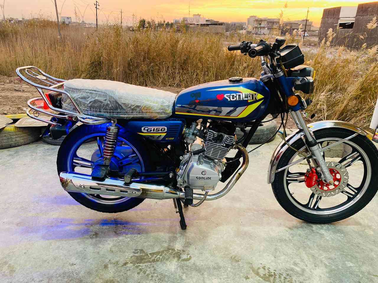 دراجه سيفان موديل 23 دراجه كلها شغاله مكينه مامفتوحه للبيع السعر 500 وبيها مجال بسيط عنواني ديالى ناحيه هبهب رقمي ***********
