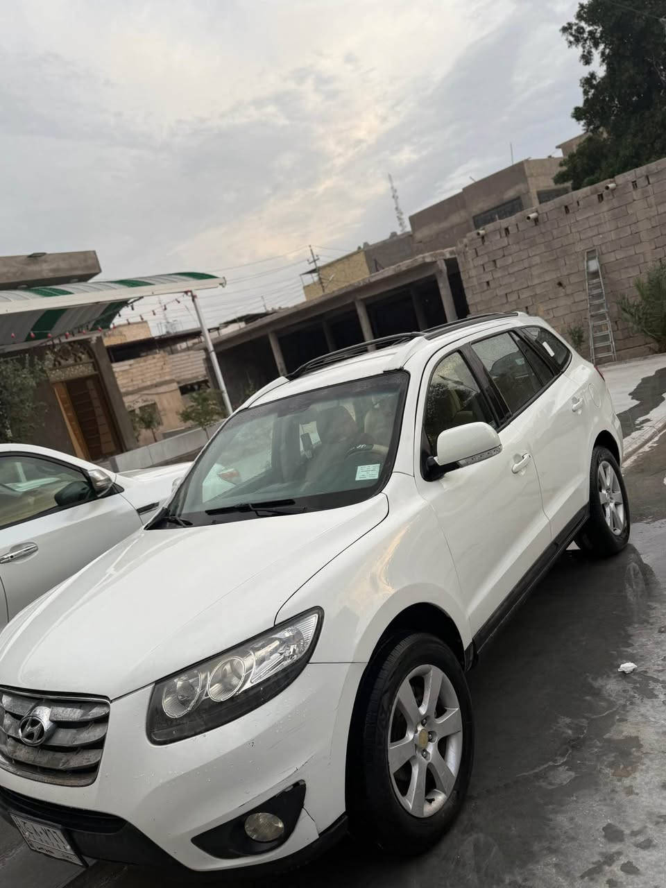 السلام عليكم ورحمة الله سنتافي 2012 خليجي مكينة 6 بيهه بارد قليل بلجاملغ ولنيد مفتوح السيارة حلوة كلش مصار هواي من اخذتهه رقم بغداد مشروع وطني يا مكان يعجبك تحول تحول راعيهه بصرة السعر 135 مجال قليل 
مكان السيارة بصرة گرمة علي رقم الهاتف *********** البصرة, العراق
