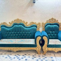 ٣ قنفات • ٢ كرسي • ما بيهم ضرر