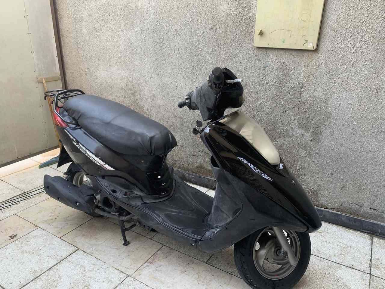 سلام عليكم بريز نظيفه مكينه برغي ممفتوح نكره سلف شلعه ومعدل كهربائيات كله شغاله مكاني البياع ب٥٠٠ وبيها مجال بسيط ***********
