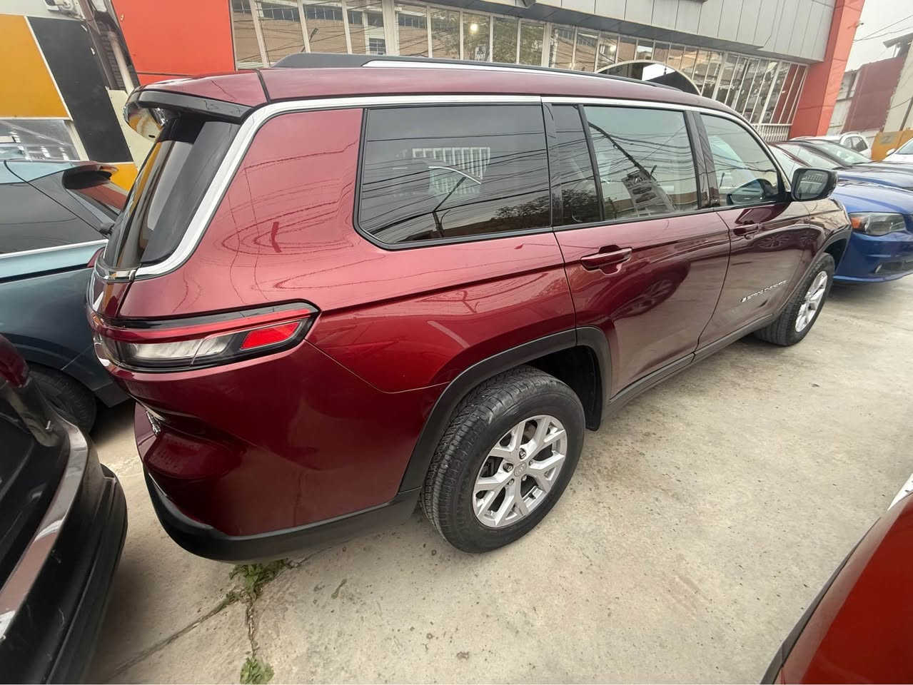 السلام عليكم جيب موديل 2022 / 7 راكب رقم بغداد بسمي ماشيه 40 حادثه بس جاملغ ايسره بدون دواخل بدون ايرباك بيه 3 قطع كلير من امريكه  بابين وجاملغ ايمنه فول مواصفات بنوراما سيارة مابيه نواقص حادثه مع منشور مكاني بغداد *********** السعر ب 255 ورقه بغداد, العراق
