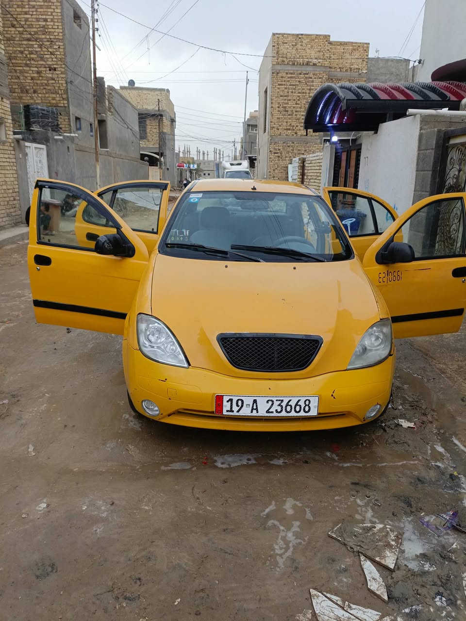 سيارة طيبه موديل 2016 سيارة حداديه جديدة تخم تاير كهربائيات كله شغاله سياره رقم كربلاء باسمي مصفره هيئه وغرامات شرط التحويل سياره بيه فقط تبخير السعر 33 وبيه مجال سياره جاهزه من كل شي مابيه اي نقص فقط تبخير  حله شارع 80 يم حلويات قصر الشام ***********
