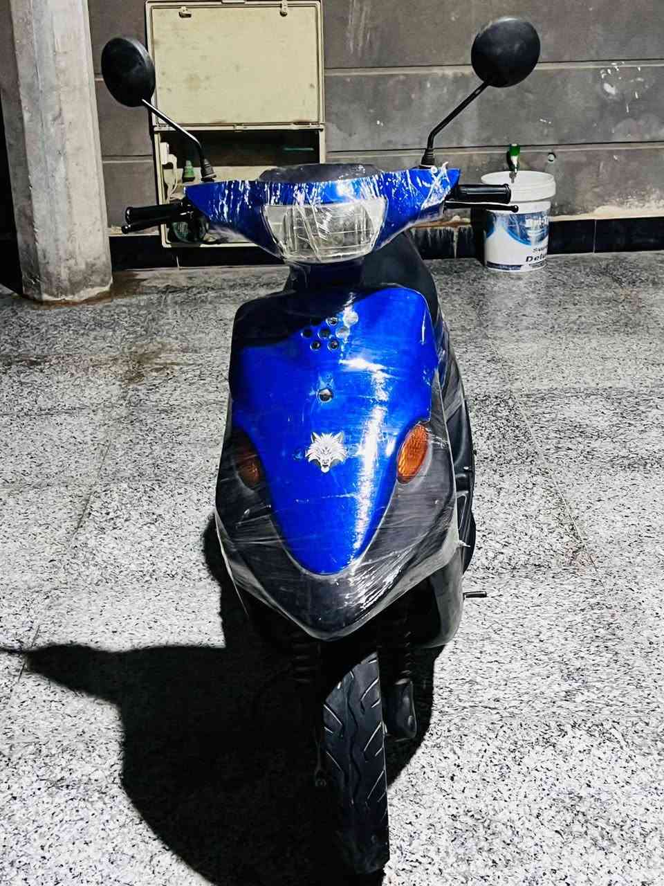 سلام عليكم دراجة ياماها تسع زروف الدراجة نضيفه كلش ما مفتوحة كلشي شغال بيه نكرت سلف  وهندر اشاير شغاله هورن شغال لايت شغال الدراجة عله وضع البلاد مانقصه شي    
مكاني البصره قضاء المدينة السعر 450 وبيه مجال الاتصال عله الرقم التالي ***********
