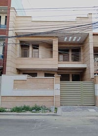 دار للبيع في بغداد الإعلام شارع المستوصف بناء حديث درجة أولى المساحة 1...