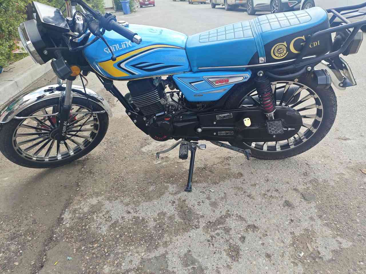 السلام عليكم سافاني موديل 25 محرك 200 ضاغطة وزنجيل يعني بدون رجة ماشية 3002 حالها حال الزيرو متروكة الدراجة استخدام شخصي فقط من البيت للكلية فقط مكفولة من الشخط يعني لا حادث ولا شي والدراجة بحالة الشركة حتى تاير ممبدل السعر 900 وبيها مجال مكاني بغداد الحرية ***********
