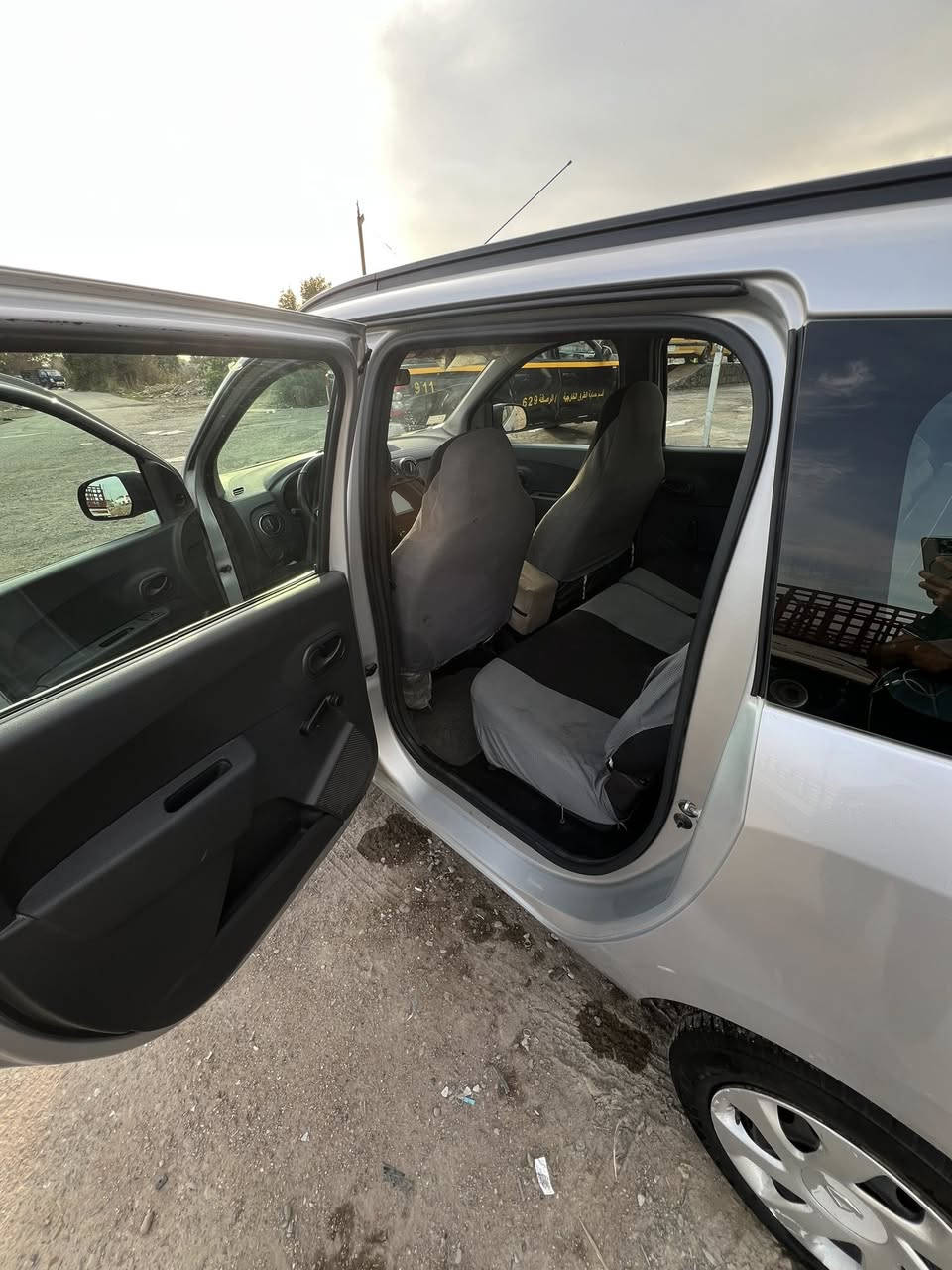 السلام عليكم رينو لودجي موديل 2019 سيارة استلمتها 2021 عليها اقساط 6 اشهر وتخلص 7راكب سيارة جاهزة اسبير مال شركة بعده وكتلوك الشركة بعده بيها طخة بالباب الخلفي صغيرة رقم بغداد لون سلفر للأستفسار ‭٠٧٧٣ ٤٤٩ ١٩٧٠‬
