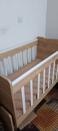 سرير طفل هزاز • غير مستخدم • عدد 2