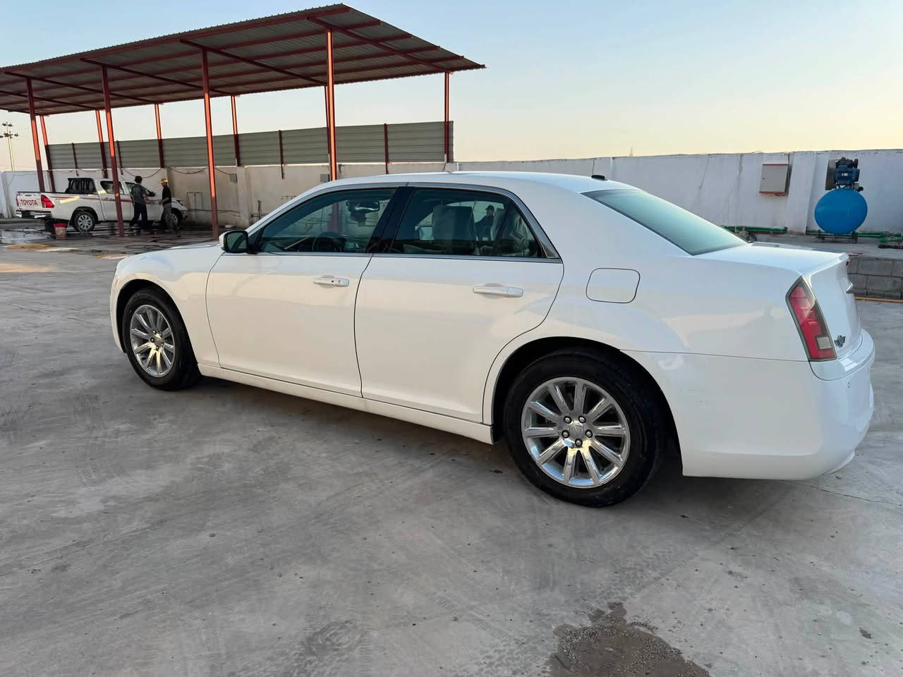 للبيع اوباما 2012 s300 محرك3600 رقم اربيل جديد بسمي ماشية 94 ميلاً ( سياره مكفلوله من صبق و تبديل بس مكان واحد بي بارد بلباب وره سكن و بيه شخط بلجاملق خلفي كلشي موضح بلصور حته الفحص موجود سعره 200 و بيه مجال  مكان سياره البصره الدير رقم الهاتف ***********
