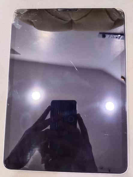 ايباد m2 للبيع مكسوره شاشته الكسر ما مئثر ع شاشه  مخليله لزكه شاشه مبين عدكم شاشه خالعه هاي الزكه وسلس ب لمس ذاكره 128 يشغل 120 فريم للعاب  سعره  550
***********
