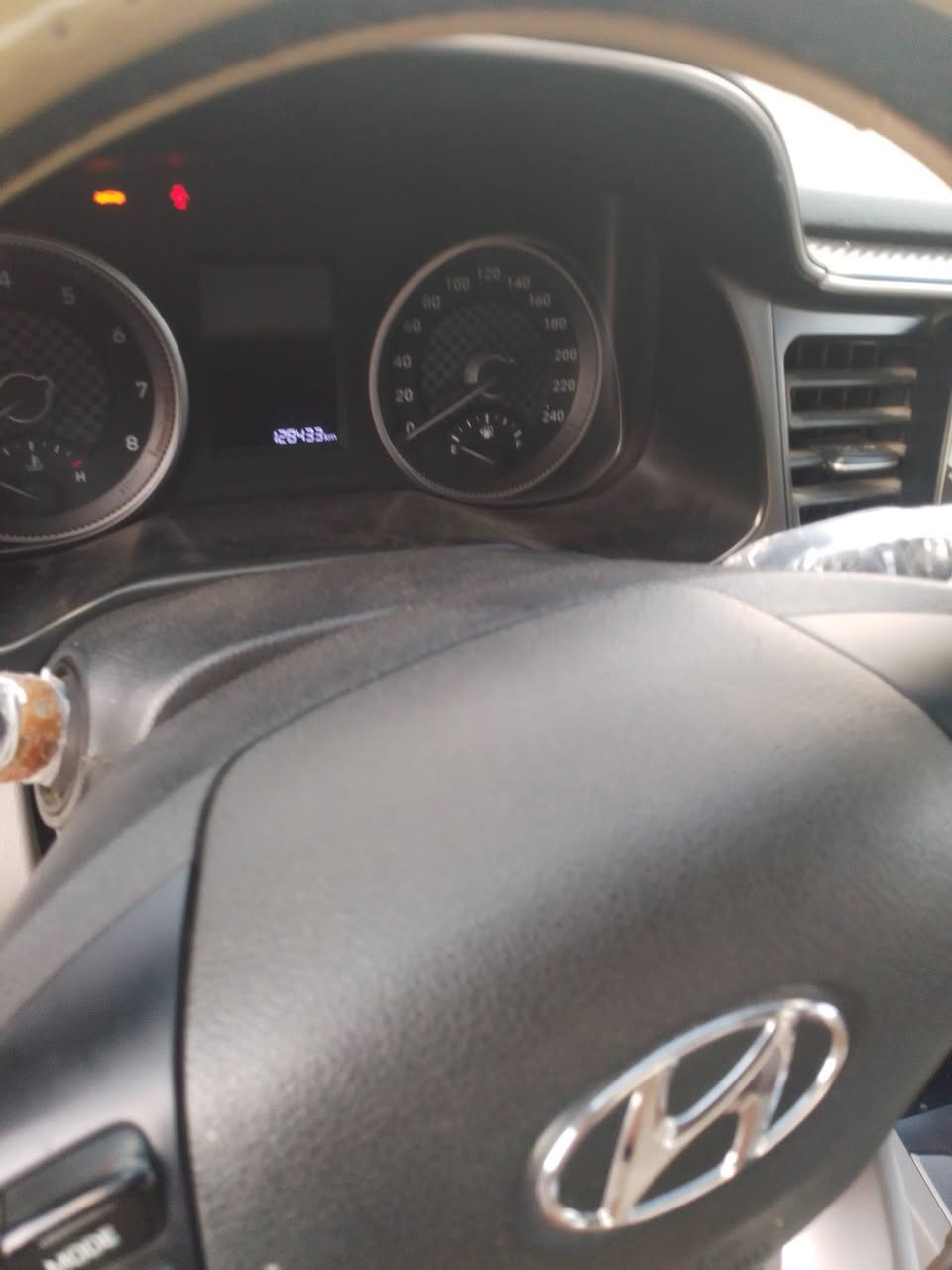 السلام عليكم النتره موديل 2020 اللون احمر موروني محرك 1600خليجيه رقم بغدادكفاله من الصبغ والتبديل ماشيه 128 الف السعر 155 وبيها مجال للشراي العنوان كوت الشهداء الاتصال ***********
