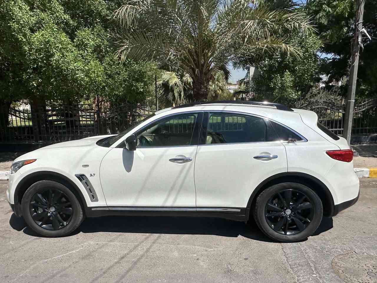 السلام عليكم عندي انفنتي qx70 خليجي بحالة الوكاله 2019 ماشيه 95000 km للاستفسار *********** السعر 20700 قفل
