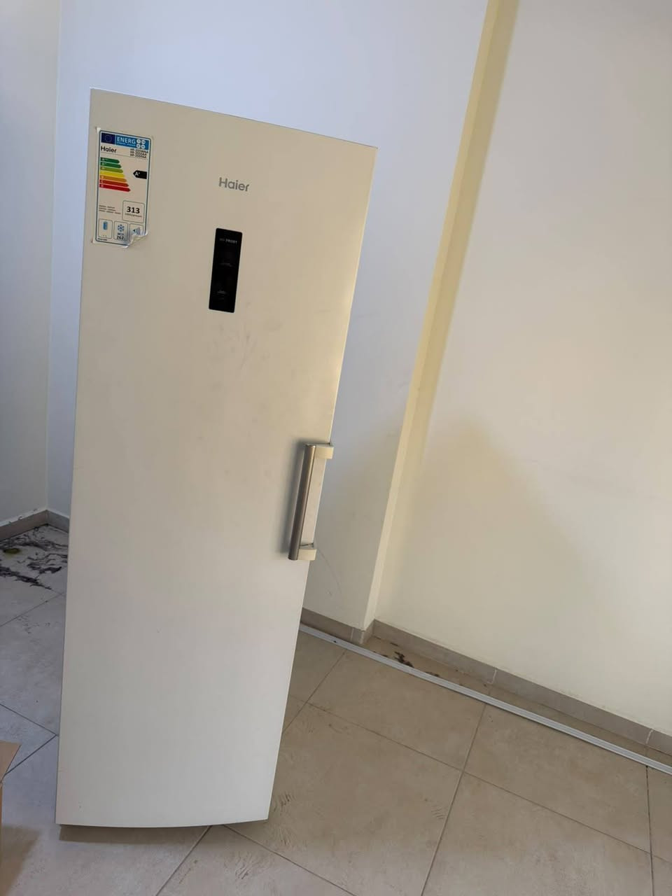 غراض بيت نظيفه استخدام قليل 
للبيع
بنكات سقفيه عدد اربعه الوحده سعرها 30
ميز طعام 125
مجمده 450
بنكة ع شحن ب 40
مكاني بغداد الغزاليه
للتواصل 
***********
