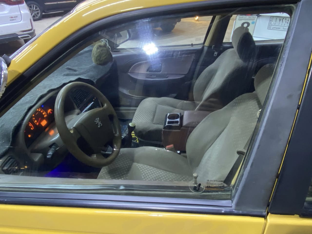 بيجو 405
موديل 2015
رقم قادسيه سنويه ساقط
سعر 35 وبيها مجال بسيط 
مكانها الديوانية
***********
