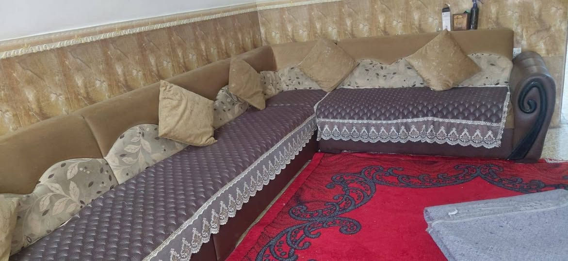 تخم 10مقاعد جديد ونوعيه جيده السعر30وبي العنوان دور العمال ***********
