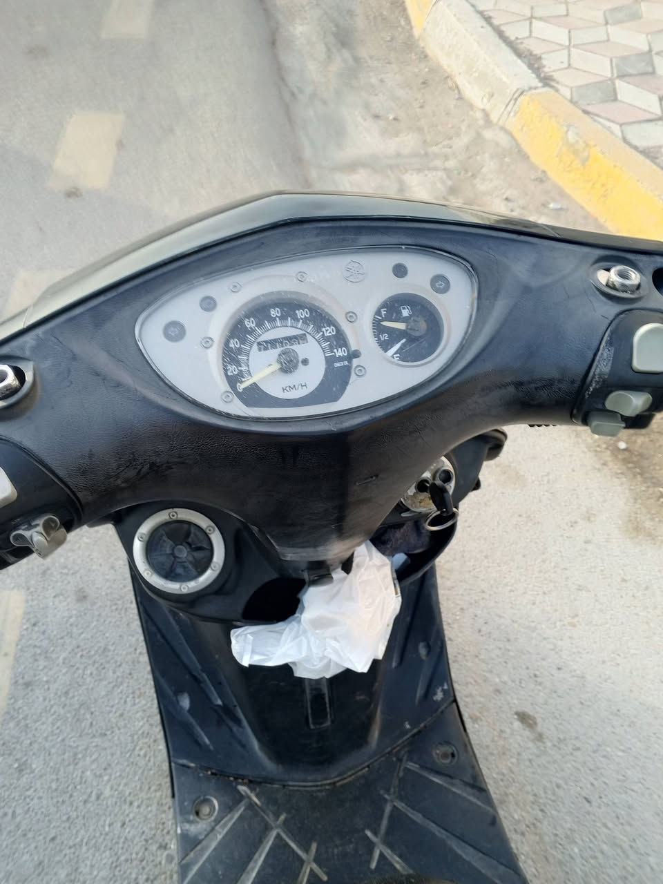 سلام عليكم من رخصه الادمن دراجه ماكس ثعلب140 دراجه بلاديه مكينه برغي ممفتوح بيه مكينه تخبل خرسه متسمعلهه صوت شلعه معدل فول تشك الكاع كهربائيات كله شغاله دراجه كلشي مناقصه السعر 600 وبيه مجال المكان بغداد شعله رقم الهاتف ***********
