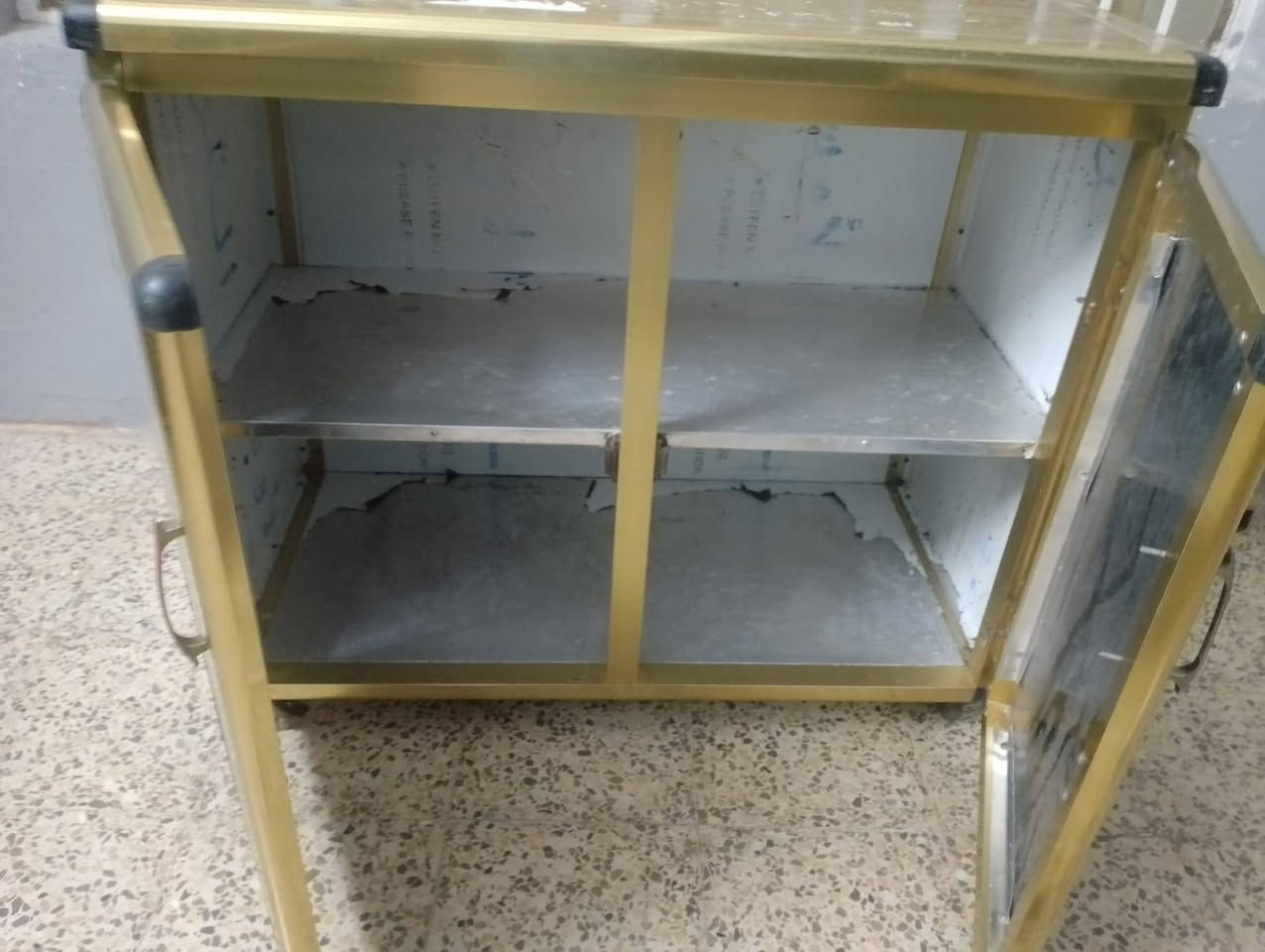 وجبه جديد من اثاث مستعمل يوجد تبديل كاونترات نستقبل قديم وننطيك تريد جديد تريد مستخدمه شي قليل تواصل *********** واتساب مكان ناحية الشوره قرب قيصريه يرهم نقد يرهم قصد مريح

