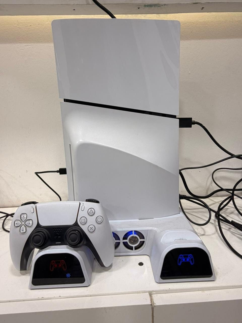 بلي فايف سلم +قاعده شحن+Ups+fan
مع خمس العاب

مكاني دوره للاستفسار ***********
