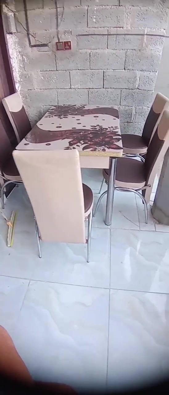 السلام عليكم ميز طعام للبيع نضيف اسلايت معه خمس كراسي سعر /٦٥ / الف عنوان كركوك حي العروبه رقم الهاتف *********** واتساب
