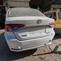 دعامية خلفية كورولا خليجي ٢٠٢٤  لون ابيض للبيع على حادثها مثل مموضح با...