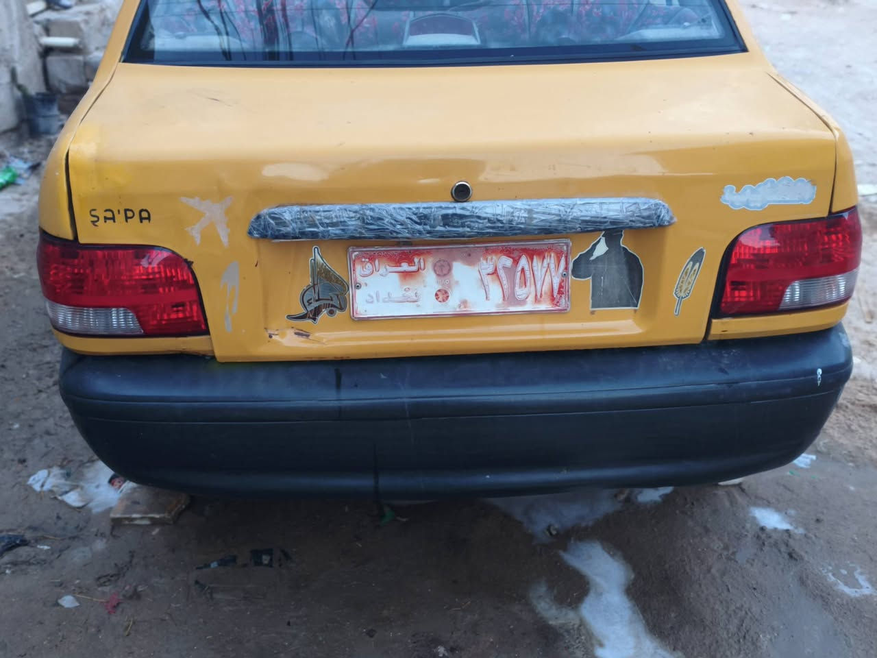 السلام عليكم شباب سيارة سايبة موديل 2014 للبيع بسعر 12 ورقة سنوية عضم عاج مسئول عن  سرقة أو عشائر . حدادية جديدة كير جديد تم تاير بس المكينة بيها بخار . المكان البراكية اكبال بانزين خانت ريبار شارع مطار الجديد. رقد ***********
