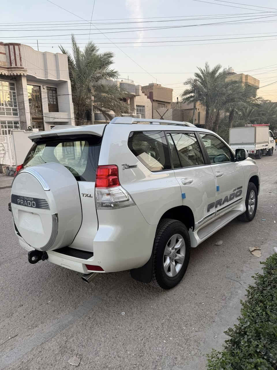 السلام عليكم 

برادو 2013 كويتي شرط ( اخت الزيرو ) بعدهه بوضع الشركه 

السياره جديده لوك شرط كلهه شركه بعدهه بوضع الزيرو جديد 

المواصفات فول ١/١ كويتي معروف الساير  السبير والعده مامستخدمات زيرو جديد بشكل مكفوله كفاله عامه محرك كير صدر تخم تاير بعده كله جديد  ونعومته خير من الله ماشيه35 الف وعل فحص عل شرط استخدام شخصي الموصفات كويتي فول 

فتحه سلايت 

بصمه 

١٠ ايرباك 

دبل تانكي 

هوك خلفي 

مري شفط وترحيب 

فول تحكم استيرن 

كروز سرعه 

داخل صاج ملكي 

دركه صاج 

كشنات جلد وبعدهن بنايلون الشركه وال ٧ راكب بعده مامفتوح 

سبير معلك 

محرك 6 سلندر 4000

فورويل دفع رباعي 4x4 

7 راكب 

السياره جديده وبل عافيه عل ياخذهه 

مكان السياره بغدادالجديدة حي المعلمين 

رقم بغداد الدولي سنويه وهزه جديده 

رقمي***********
