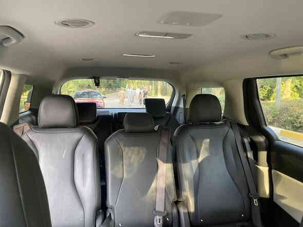 العروسه الجميله خفيفه الضل ساحره الشباب و الشياب عائلي و جميل فخامه الكوري الابداع هنا وينتهي 
و سعر بلاششششش 283 و قابل للتفاوض 
الضرر فقط باب تبديل 
كيا  كرنفال فل اوبشن بدون فتحه موديل 2023 
6 سلندر
باقي التفاصيل الاتصال ع الرقم 
***********
