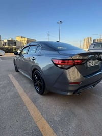 للبيع سنتره موديل 2023 فئه SR توكلر السياره ماشيه 40 ميل رقم اربيل تحو...