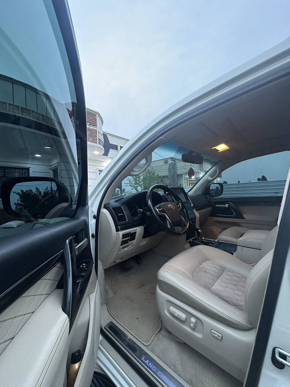 تويتا لاند كروز _ موديل _2021 _  باب اول ماشى 111،000 ماشى فقط
(سعرر مناسب ومستعجل ع بيع )موصفات گراند تورينگ. فوول 

‎محرك.(.V8)

فقط (111الف) ماشى

‎بسم الله الرحمان الرحيم

‎ملاحظه رجائن سياره (بدون مراوس)

‎تويتا لاند كروز موديل (2021)  

‎كراند تورينكGXR سياره (8) سلندر

‎)عدا شبر بالبنيد ) سياره كفاله عامه دعاميه لي دعاميه 

‎بدون صبغ عدا شبر بالبنيد بدون دواخل  +بدون شخت + بدون حالوب 

‎بدون رمل  _ بدون حصوه+حتا دعاميات 

سياره ماشيه (111,000) الف كيلو فقط حقيقي

‎( مواصفات) 

‎( صلايت + سلاجه كوشنات تدفيه + 

كوشنات كهرباي ٣ دگم _ حاساس خلفي و امامي_ بصمه + + ٨ ارباگ + مرايات شفط + لايتات زينون+سندوق شفت+كيج ليكزز+داغل بيجى+ +دابل اكسل شحن موبايل)

‎تحويل بشرت مباشر حول كل جديد

سعر (550)$

‎مكان سياره بغداد 

واتساب:***********‎

رقم (اتصال:-***********)
