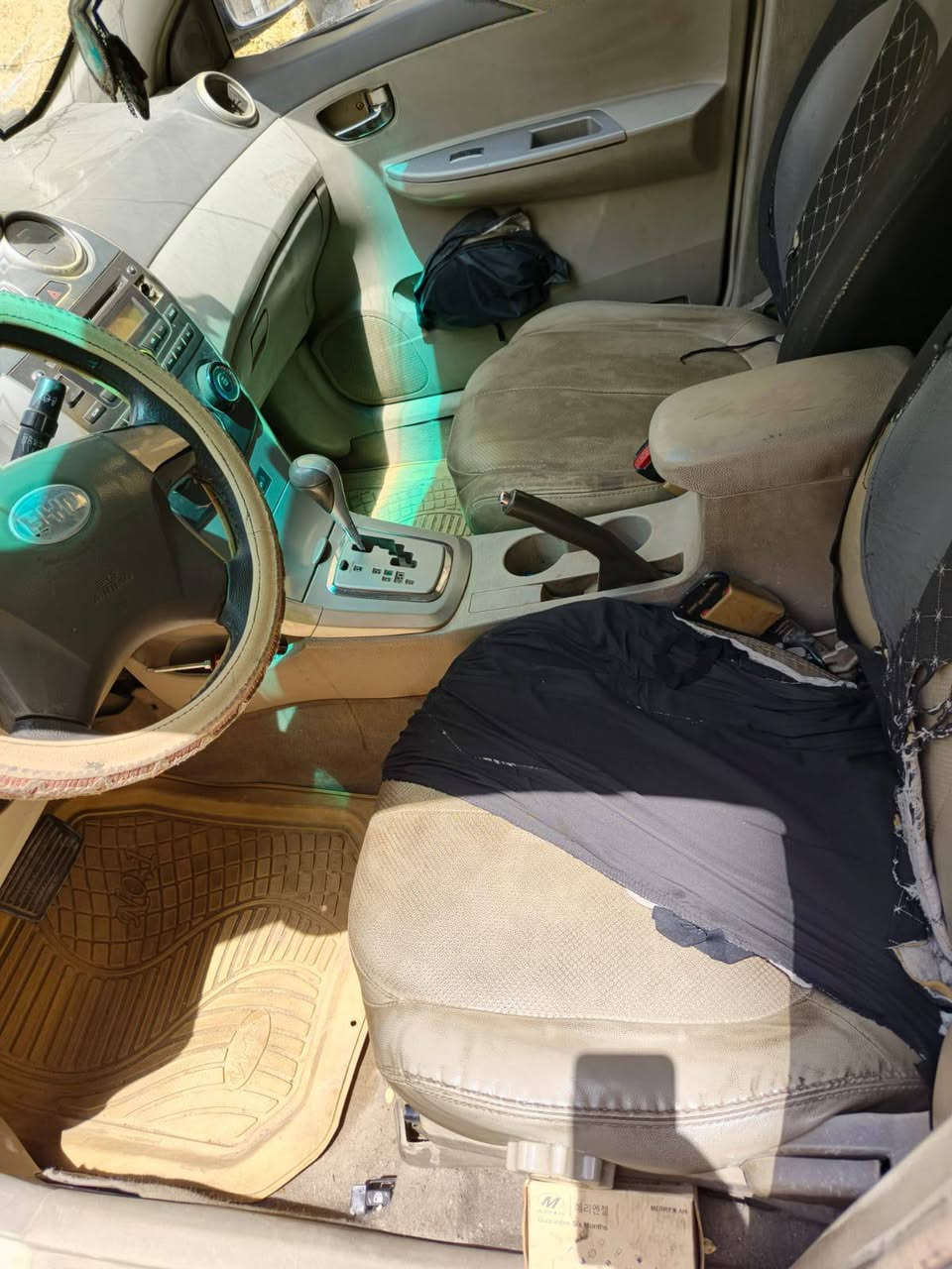 بسم الله الرحمن الرحيم و لاتبخسوا الناس اشيائهم 
قال رسول الله صل الله عليه وسلم الكلمة الطيبه صدقه 

للبيع: BYD G3 موديل 2013 
السيارة 
صاحبها موجود 
​المواصفات:
​بصمة تشغيل وأبواب.
​فتحة سقف (طكتين).
​كشنات جلد بلادي.
​تحكم ستيرن.

​حساسات خلفية بلادية + إشارات بالمرايا.
​تخم تايرات جديد.
​المحرك شويه تعبان
 والكير مابي شي 
 والتبريد يرادله غاز
​البدي: يرادله صبغ جماليه  فقط 
 صاحبها موجود  
الشراي يجي و يشوف و يدلل 

​السعر: 50 ورقة وبيها مجال.
في الكراده


**إذا كنت صاحب هذا الإعلان وتريد حذفه لأي سبب، رجاءا أرسل رسالة إلى الدعم الفني**