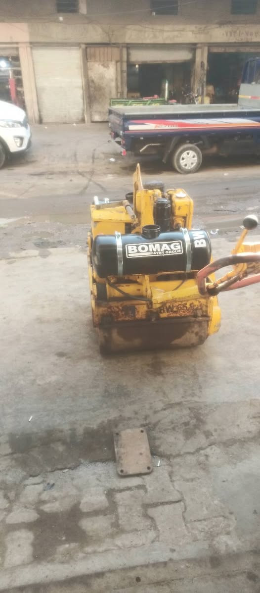 حادلة يدوية بوماك الماني كير اومكينة نظيفات الوزن 750 كيلوا هزاز كامل رولتين  للاستفسار الاتصال على الرقم الموجود *********** مكان المحل بغداد
