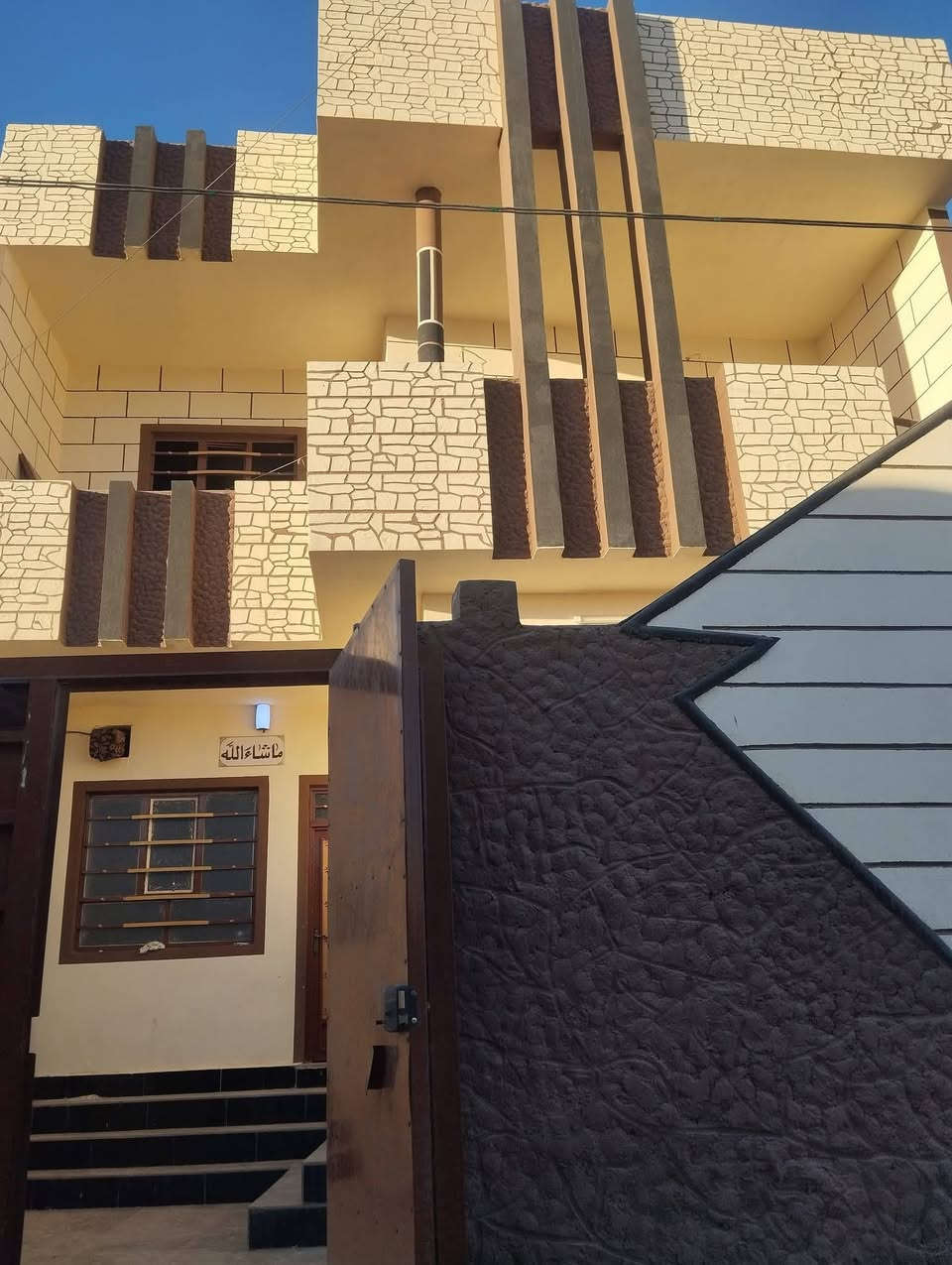 الدار معروض للبيع سند مساحه البنايه 180 واكثر طابقين  في حي العروبه حسنكوي قرب جامع  الحسان السعر 65 ] ***********
