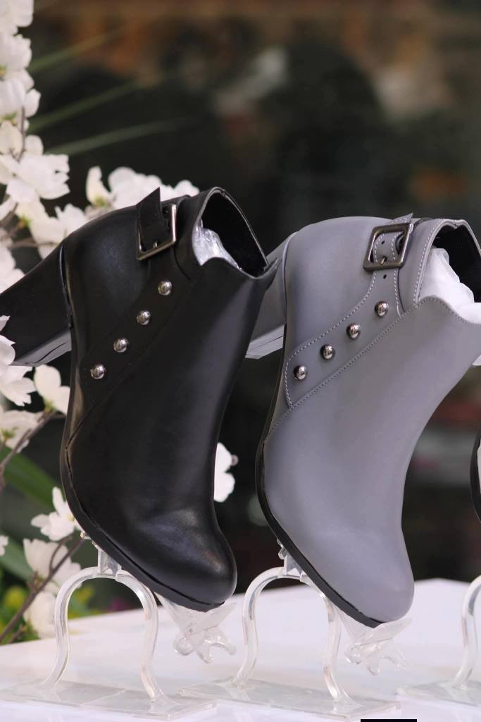 معرض الرواق يقدم لكم كل ما هو مميز 🔥👇🏻

#كعب_نسائي_كوالتي_عالي_

#السعر__٧__الف

بوت كعب مربع طبي  كوالتي عالي ♥️

بوت كعب نسائي كوالتي عالي مميز وأنيق
القياسات ٣٨-٣٩-٤٠

للحجز_وللاستفسار_مراسلة_البيج_او_واتساب
*********** 📞
*********** 📞

#توجد_خدمة_توصيل

#العنوان_كوت_شارع_الهوره_مجمع_الروان
#ليس_لدينا_فرع_اخر

كوت عناية_بالبشرة اكسبلور الرواق دهل اوران, واسط
