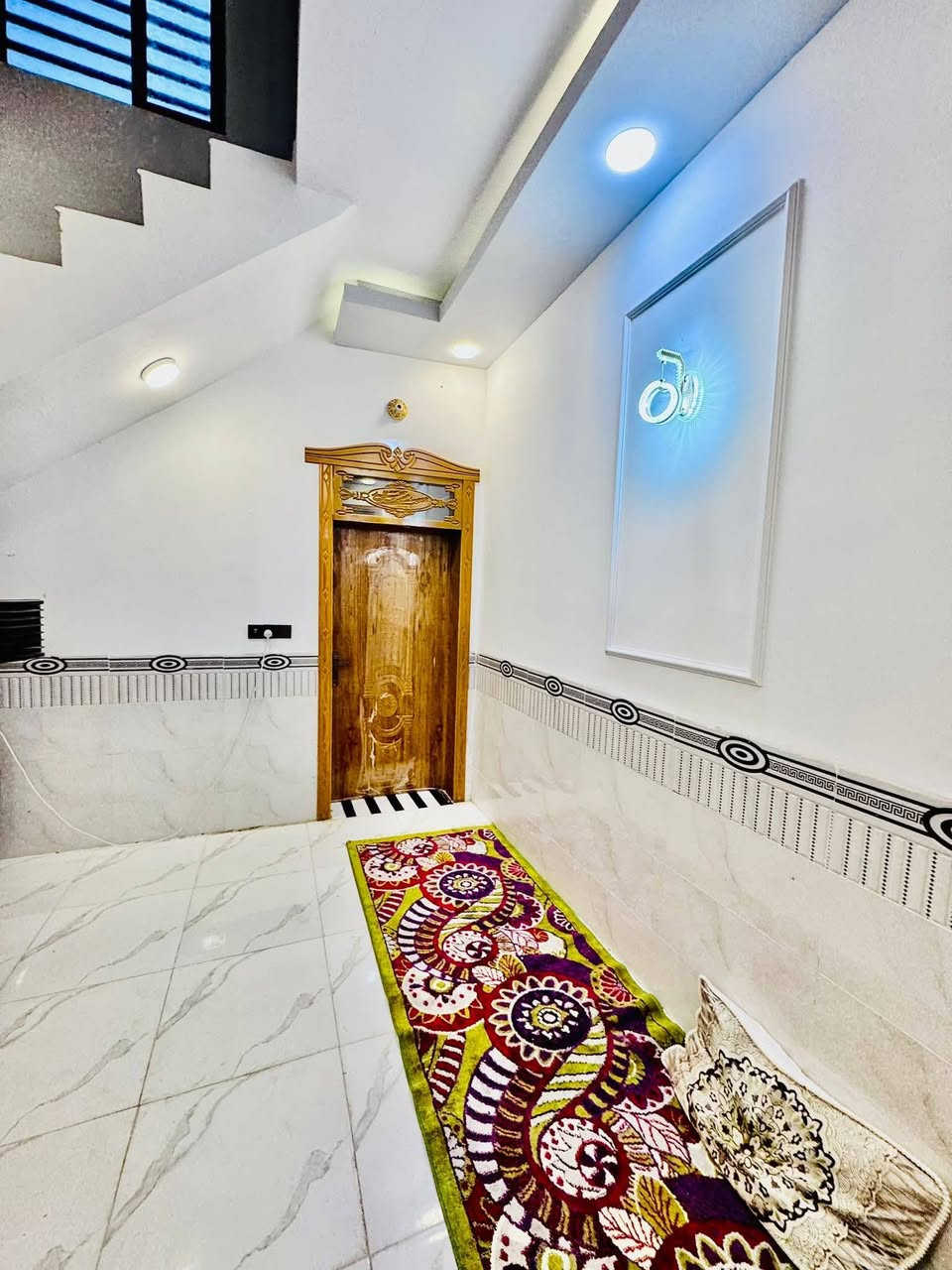 (🧿بيت للبيع طابو صرف🧿)
✅مساحة 100 متر 
✅مكانه نجف مجمع بيتي مقابيل مجمع لميرات 
———————————————
جميع لخدمات متوفرء 
✅ماي كهرباء مدارس 
———————————————
(( سعر 67وبي مجال ))
يتكون لبيت من غرفه 😴 
وصاله وستقبال ومطبخ وصحيات عدد ثنين ومكشوفه 
استفسار اكثر نتصال او اتساب 
***********
