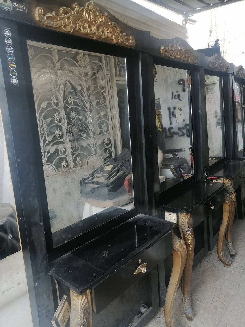 السلام عليكم مرايات عدد ٤ قطع كلهن اب ٢٠٠ الف بغداد حي القاهره ***********
