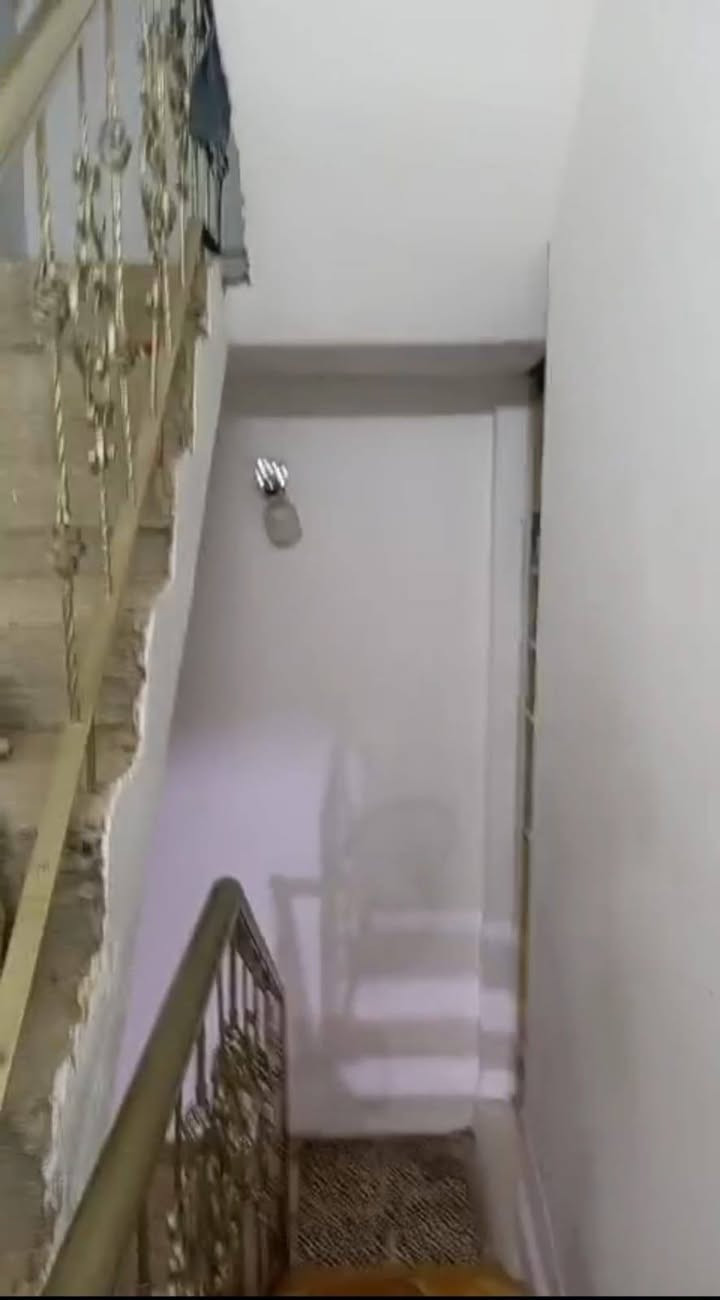 بيت للإيجار في منطقة البلديات الأسمنت المساحه ٧٥م طابقين استقبال ومطبخ وصاله وصحيات خارجية وصحيات بالداخل وغرفتين نوم الطابق الثاني للاستفسار الاتصال على الرقم *********** متوفر واتساب
