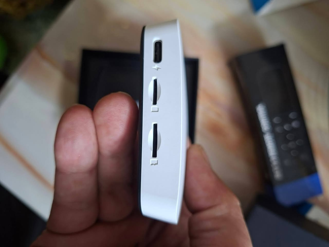 📢 للبيع جهاز Carlinkit Tbox CPC200 (UHD)
🔥 يحول شاشة سيارتك إلى أندرويد كامل
✔️ نظام Android كامل داخل شاشة السيارة
✔️ تشغيل YouTube، خرائط، IPTV، تطبيقات
✔️ يدعم شريحة SIM + WiFi + بلوتوث
✔️ يدعم تشغيل فيديو بدقة عالية UHD
✔️ يحتوي على منفذ HDMI
✔️ مناسب للسيارات اللي تدعم Apple CarPlay
💾 المواصفات:
• RAM: 8GB
• ذاكرة: 128GB
• نظام: Android
• يدعم USB + شريحة اتصال + كرت ذاكرة (TF Card)
📦 الجهاز نظيف وجاهز للاستعمال
💰 السعر: 180,000 دينار فقط
📍 الموقع: النجف
🚫 لا توجد خدمة توصيل
📞 الهاتف: ***********
📩 للاستفسار اتصال مباشر
