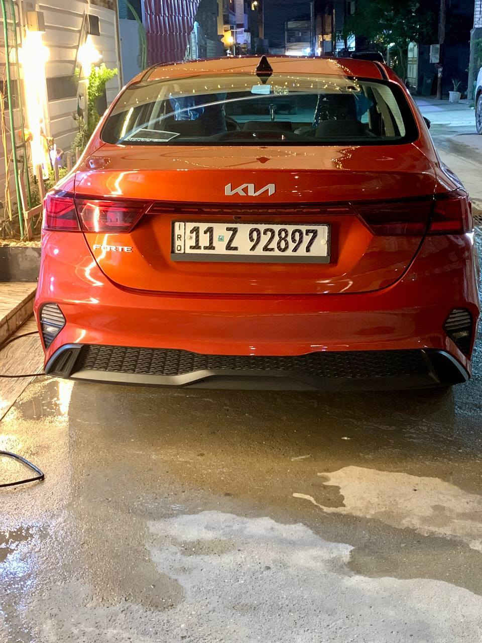 كيه فورتي  مشمشي  موديل 23 ماشيه 45 ميل السياره جديده موصفات السياره رادار تحديد مسار توقف ذاتي اشاير بل مرى حادثه مرفق بل منشور السعر 165 وبيهه مجال 
رقم التلفون ***********
