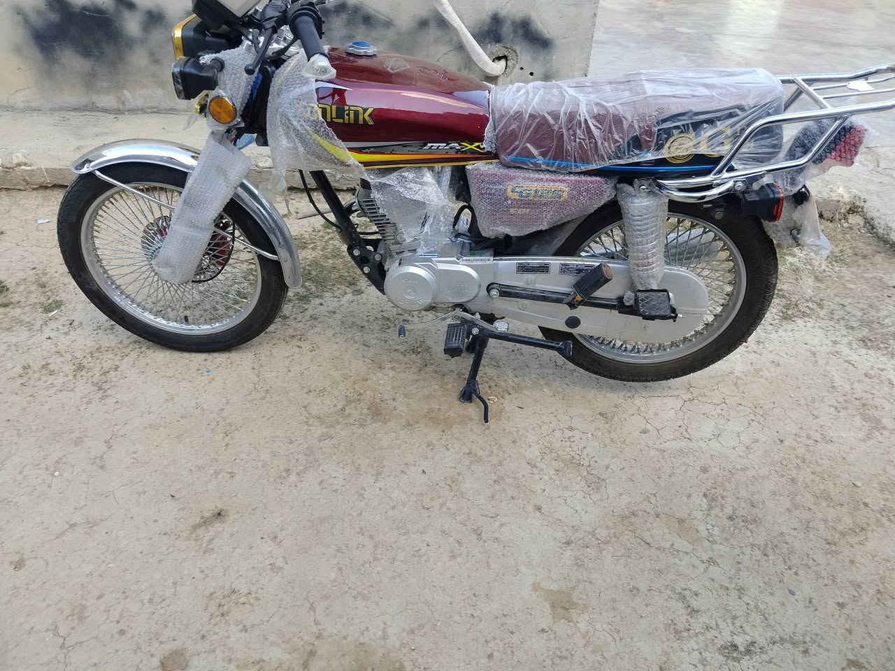 دراجه سونيك أصلي موديل 25 دراجه ماشيه يومين بعدها زيرو السعر ٧٨٠ أو بيها مجال قليل موجود خاص أو عل رقم ***********
