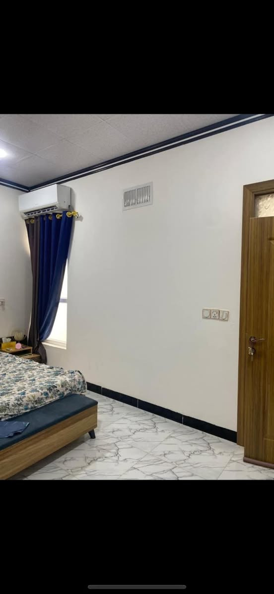 دار للبيع 
مساحة 100 متر حي الفلاح خلف الملعب جمعية ضفاف دجلة وبيه وصل تمليك وخطين ماء  خدمات كاملة بناء حديث 2023 طابقين الاول صالة كبيرة مع مطبخ وغرفة نوم وصحيات  ومرافق خارجي وكراج ومنور 
والطابق الثاني 3 غرف نوم كبيرة مع صحيات  وبيتونة كبيرة 5*6متر  الموقع بالضبط ثاني فرع من شارع 15 قريب من مدرسة الوفاء الابتدائية وقريب من سنتر لمسة السعر مناسب جداً تريد مع الاثات او بدون اثاث لكوني  مستعجل***********
***********
