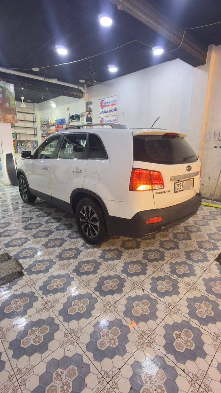 سورنتو موديل 2013 اصل كاز كاز دخول جديد كصه جنطه  سياره فول مواصفات بصمه بنيرامه فتحتين سياره على واضع الشركه جديده كارتون بعته بدهن كوريا كير مكينه كفاله حداديه طخم تاير جديد تبريد ثلج برغي ما بيه نقص سعر 58 وبيه مجال هاتف *********** مكان العماره
