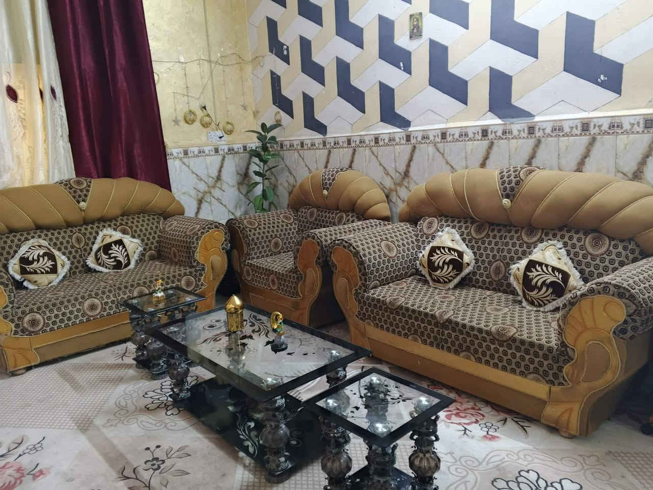 سلام عليكم تخم 7مقاعد وا طبلات 
العنوان بابل سده الهنديه منطقة العلكايه رقم الهاتف ***********
