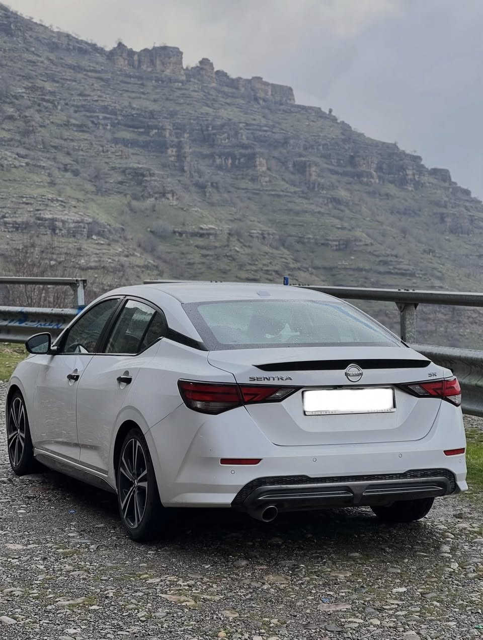 نيسان سينترا موديل 2022
فئة SR
لون ابيض صدفي 
وارد امريكي صور الحادث مرفقة بالمنشور
المواصفات:
•     المحرك: 2.0 لتر – 4 سلندر  ￼￼
• الدفع: أمامي (FWD)  ￼
• سعة خزان الوقود: ~50–52 لتر  ￼
• استهلاك الوقود (تقريبي): 7.3 لتر/100 كم  ￼
•    رادار امامي وخلفي
•    مثبت سرعة تفاعلي
•   ابل كاربلي
•    اندويد اوتو
•    ويل 18
•    انارات LED بلادي
•    كامرة خلفية
•    حساسات خلفية
عداد السيارة : 55،000 ميل
السعر 158 ورقة
رقم التلفون : ***********
