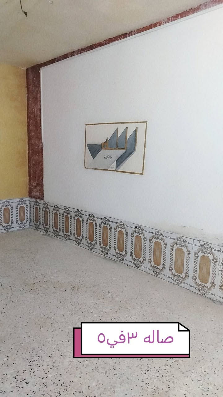 سلام عليكم بيت للايجار ١٠٠متر الاسكان الصناعي نزلت الجامع بفرع مجمع الاسكان الكبير يحتوي ع غرفه +صاله+ديوانيه +مطبخ +حمام+تواليت +طارمه زغيره +منور خلفي+سطح/  يجار ٢٧٥ قفل اقر تفاصيل عدل ال تخابرني مطلوب عائله زغيره وعدهم راتب شارع تبليط تصال ***********
