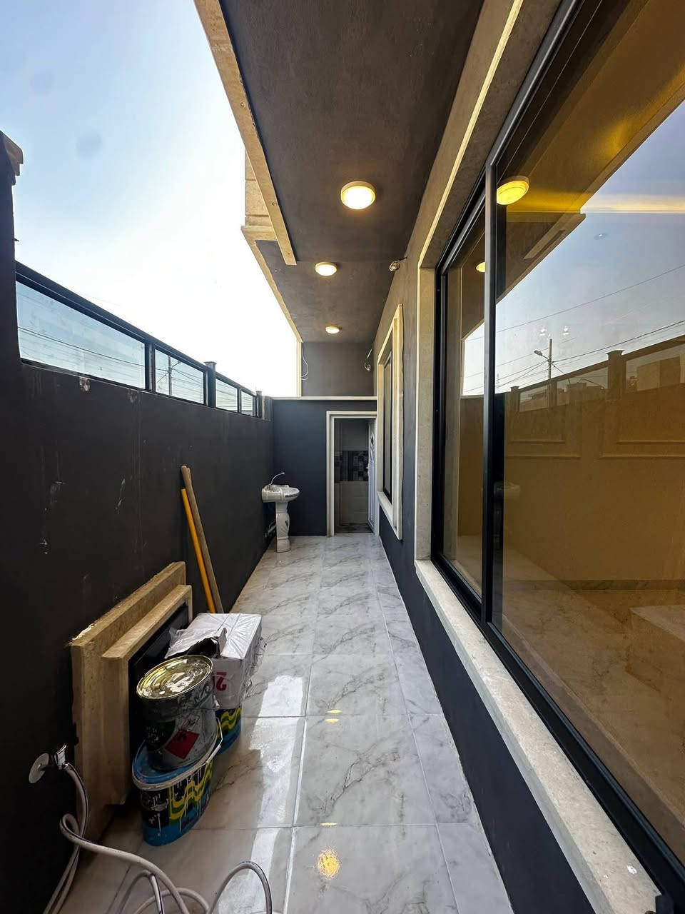 السلام عليكم ورحمة الله وبركاته #مكتب_الغوالي
بيت للبيع في حي السماح الاساتذة المربع الذهبي ⚜️

🔹 المساحة : 160م ، الواجهة : 11م طابقين زيرو

🔹 بناء مهندس 👷🏻‍♂️يتكون من طابقين يحتوي على 6 غرف

🔹 اساس البيت ومراحل البناء مصور بالكامل 🎥

🔹 بناء حديث قيد الانشاء يسلم مفتاح 🔑 

ط1 : كراج ، استقبال ، هول ، مطبخ ، غرفتين نوم ، صحيات

ط2 : اربع غرف نوم ، هول ، صحيات ، بيتونه ، بلكونه

مجهز بالكامل بكافة الانظمة الحديثة -

دكتات - سبالت - غسالات - انترنيت - دشات - كاميرات

للاستفسار اكثر مراجعة #مكتب_الغوالي الكائن في حي السماح الاركان قرب مدرسة السماح الابتدائية وقرب مول القمه على شارع 20 او الاتصال على الارقام التالية -

***********

***********
