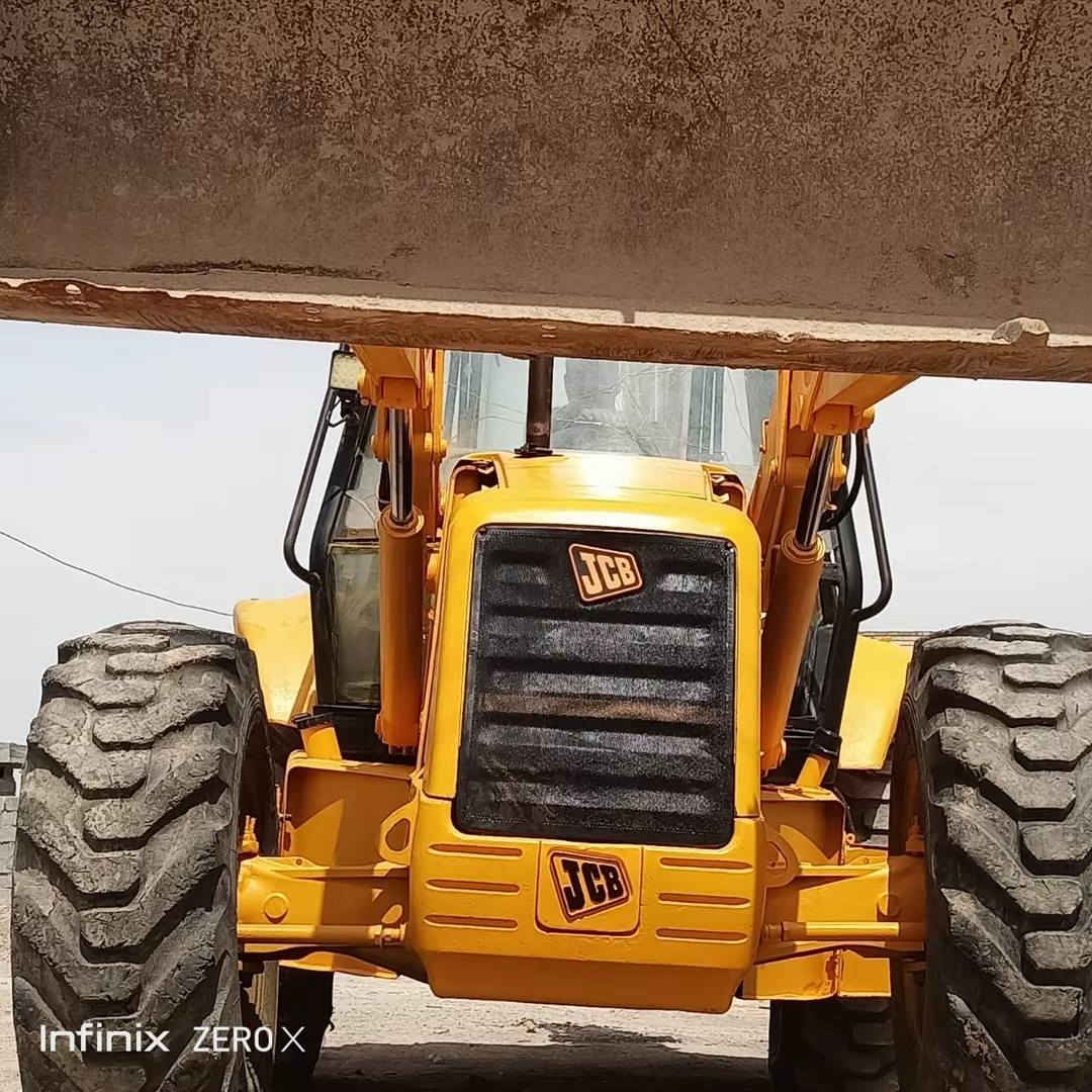 جي سي بي فور ويل رقم بغداد فول مواصفات جاهزة موديل  2000 مكان بغداد  ***********  الشراي يتصل والي بس يسولف ما لي خلك للجذاذبة فدوة الكلبك احنة ناس اصحاب عمل
